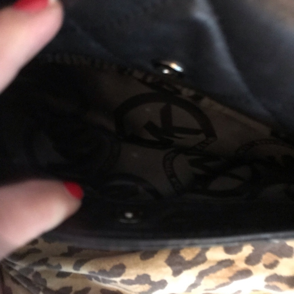 Micheal Kors black classic quilted  leather crossbody, versatile Like New - Picture 8 of 13